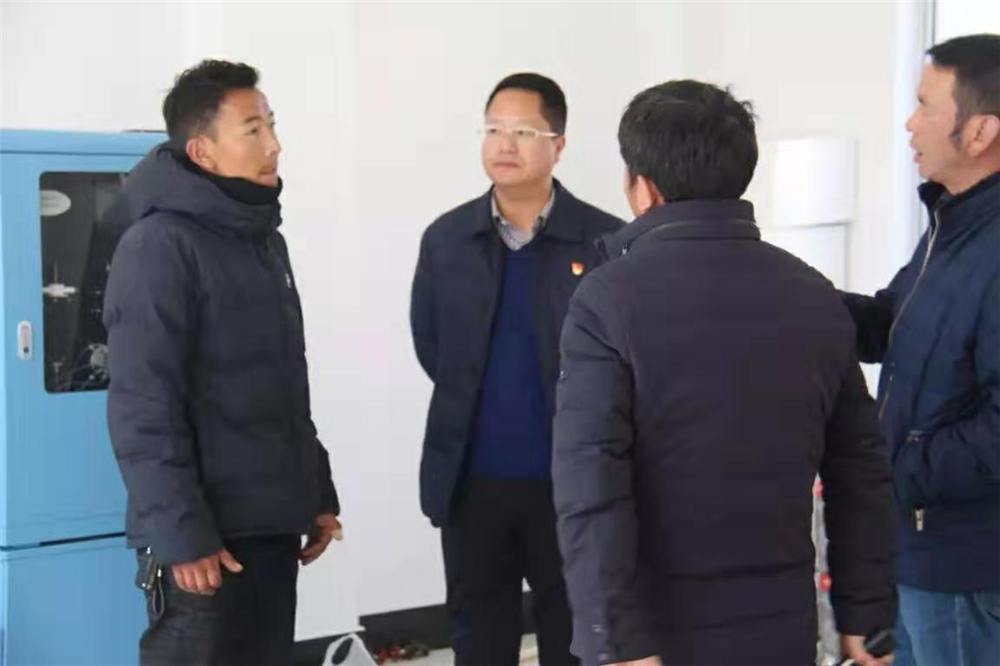 吉隆縣縣委副書記、縣長胡紅等領(lǐng)導班子進行檢查和指導工作